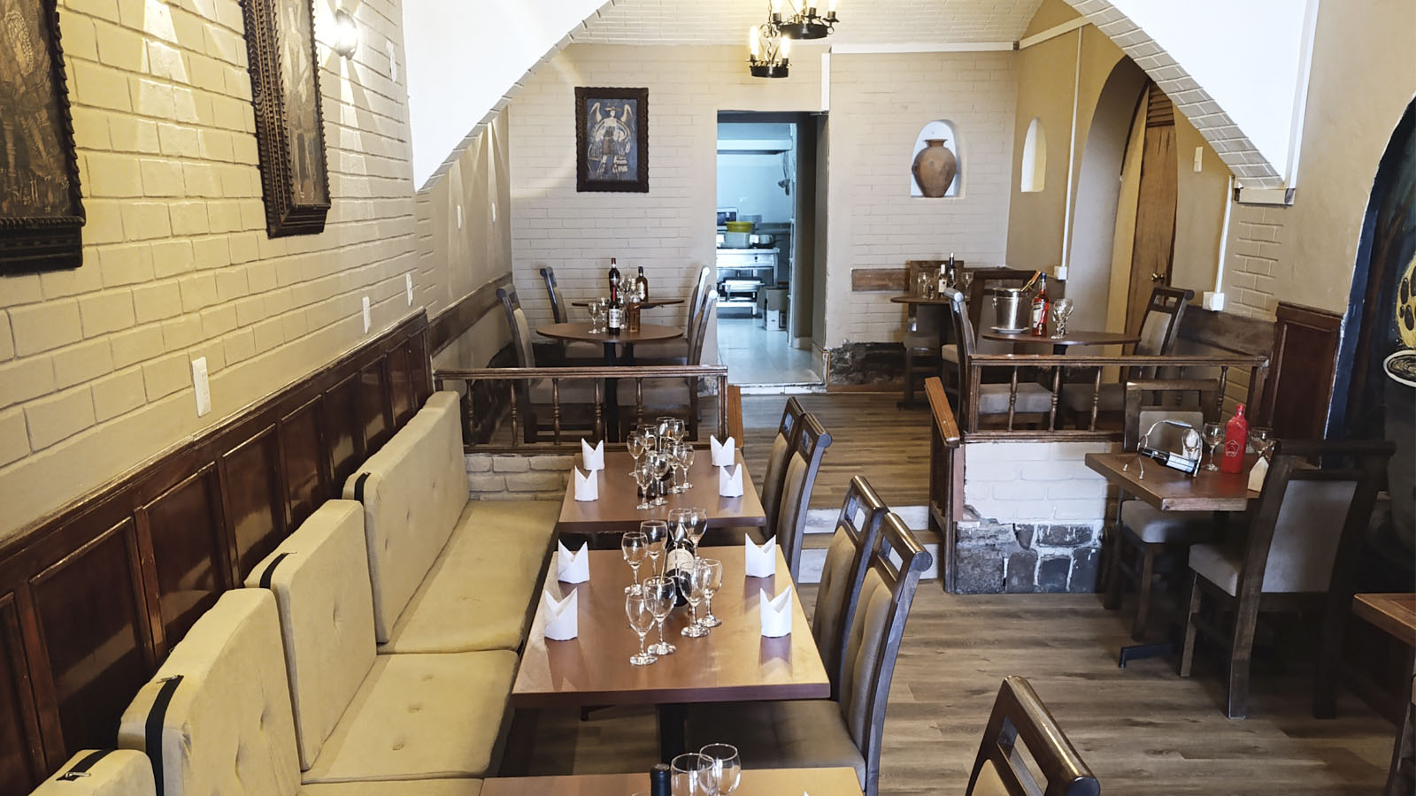 Servicio de Calidad Ofrecemos el mejor servicio de calidad, solo en Pirwa Restaurant